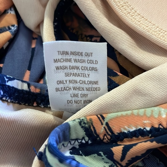 Garnet Hill Ruched V Neck One Piece Swimsuit Size 12 - Picture 12 of 12